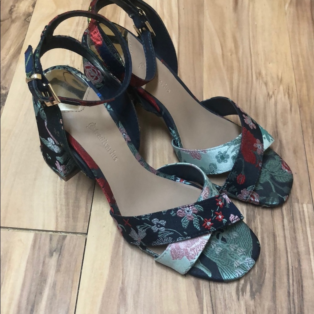 Stradivarius floral heels